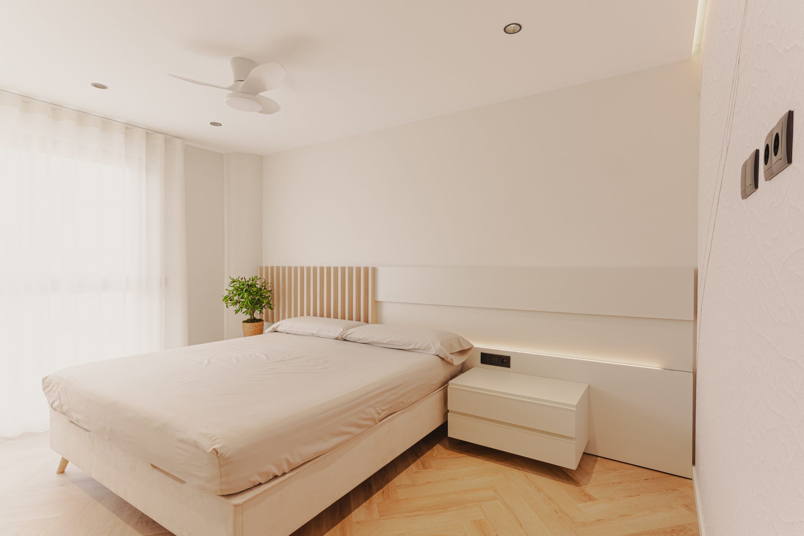 Proyecto de interiorismo en Catarroja dormitorios de matrimonio de diseño moderno